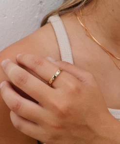 ZOU Star Band Ring In Gold